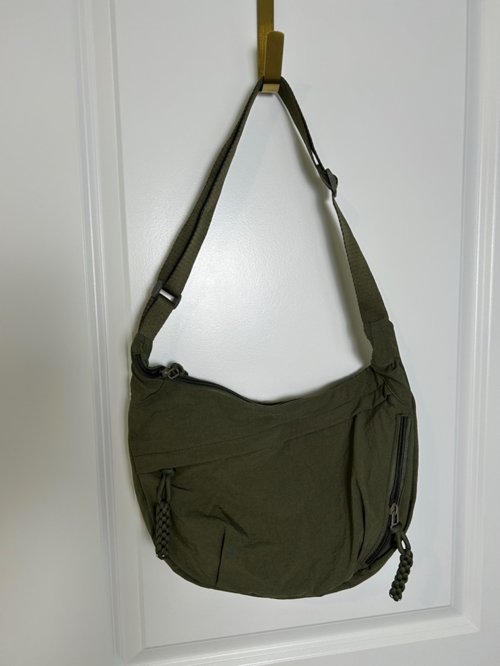 Casual Olive Green Hobo Bag with Adjustable Strap
